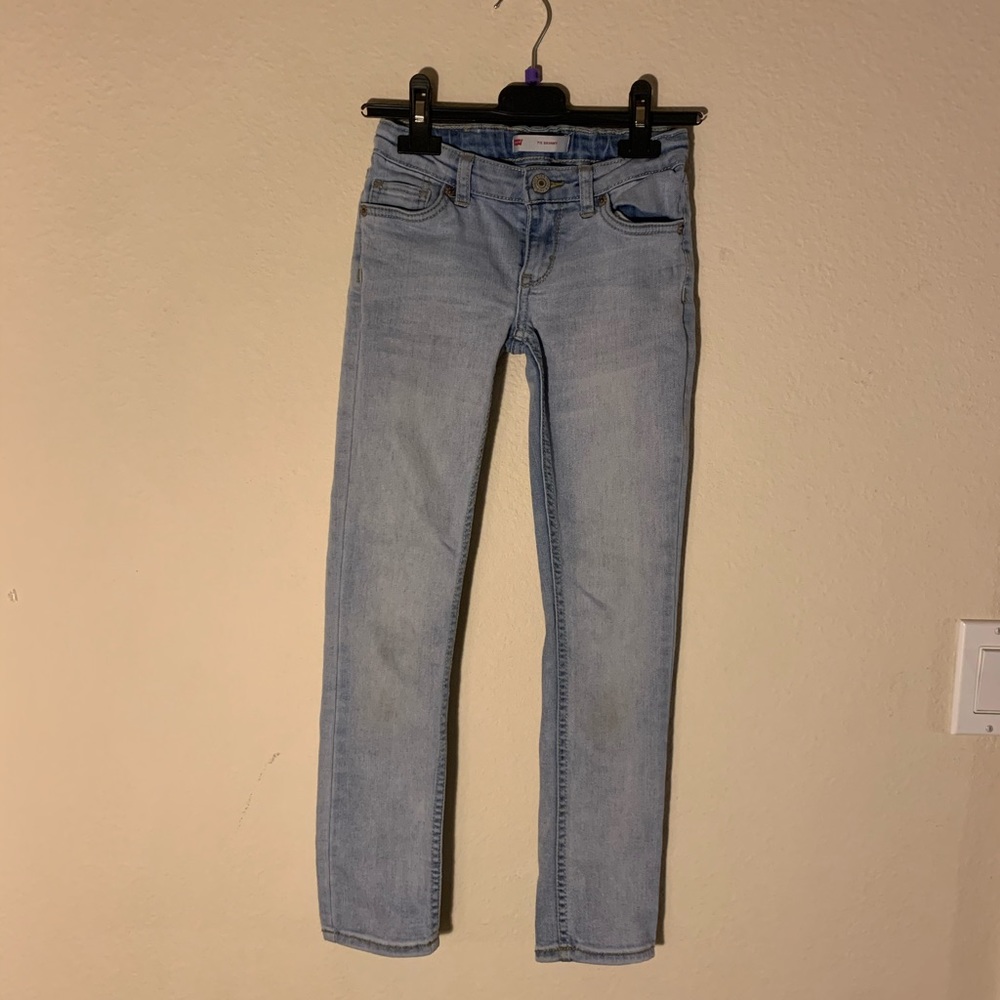 Kids light wash Levi’s 711 skinny jeans